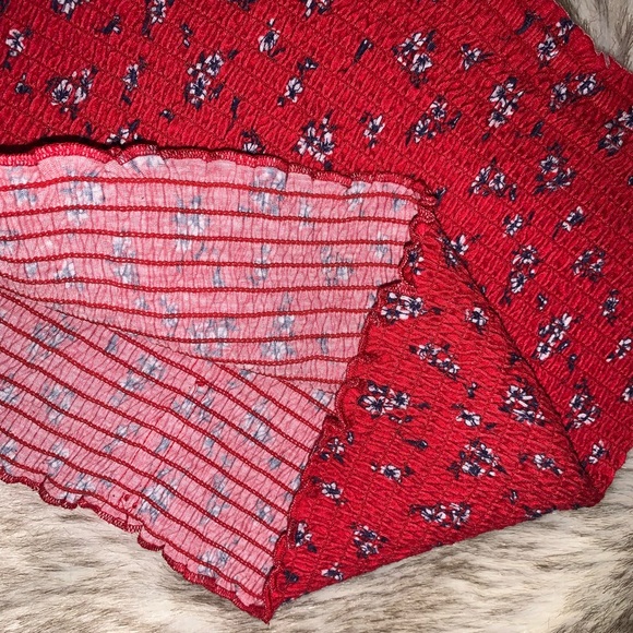 3/$15 Red Flower Tube Top🌹 - Picture 5 of 5